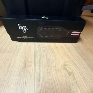 Lange Ceramic Hair Straightening Brush in Black with Pink Accents